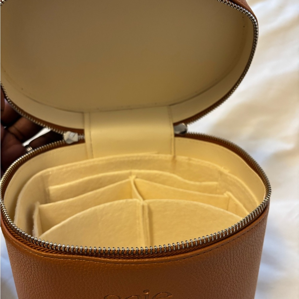 Saie Vanity Case Makeup Bag/ Travel
Cosmetic Bag -Brown . PRICE IS FIRM - Picture 14 of 15